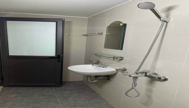 Cho thuê nhà Phố Chùa Hà 4.5 tầng, 25m2, 3 ngủ, VP kết hợp ở gia đình 14 Triệu